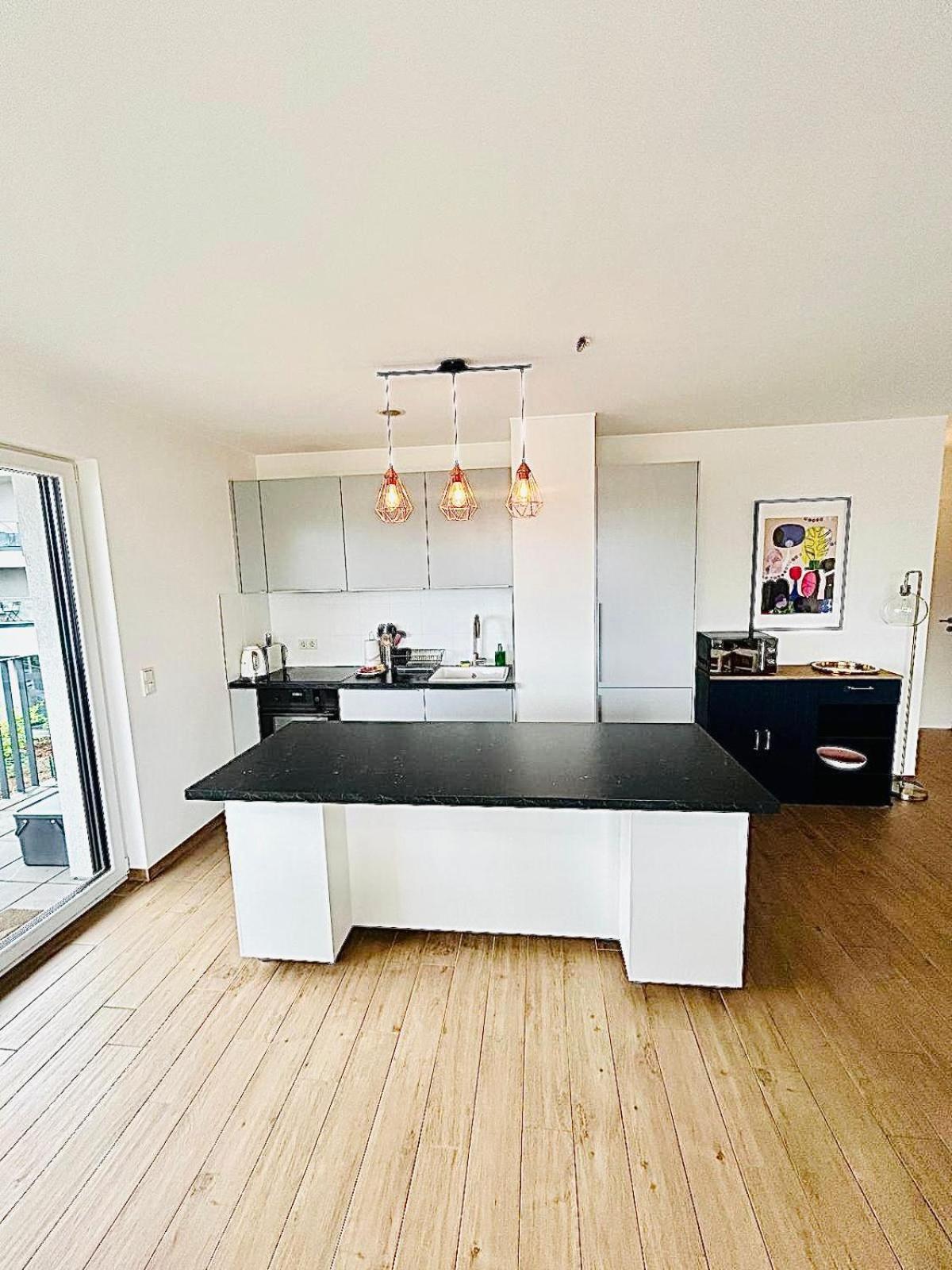 Beautiful 2 Bedrooms Flat In *